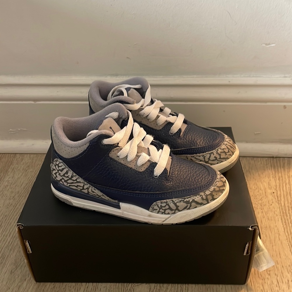 Jordan 3 “Georgetown” size 10.5c